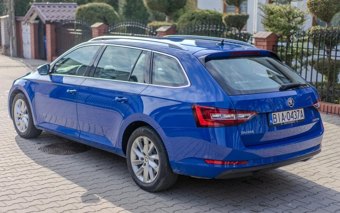 Skoda Superb cena 75000 przebieg: 153000, rok produkcji 2018 z Tolkmicko małe 154